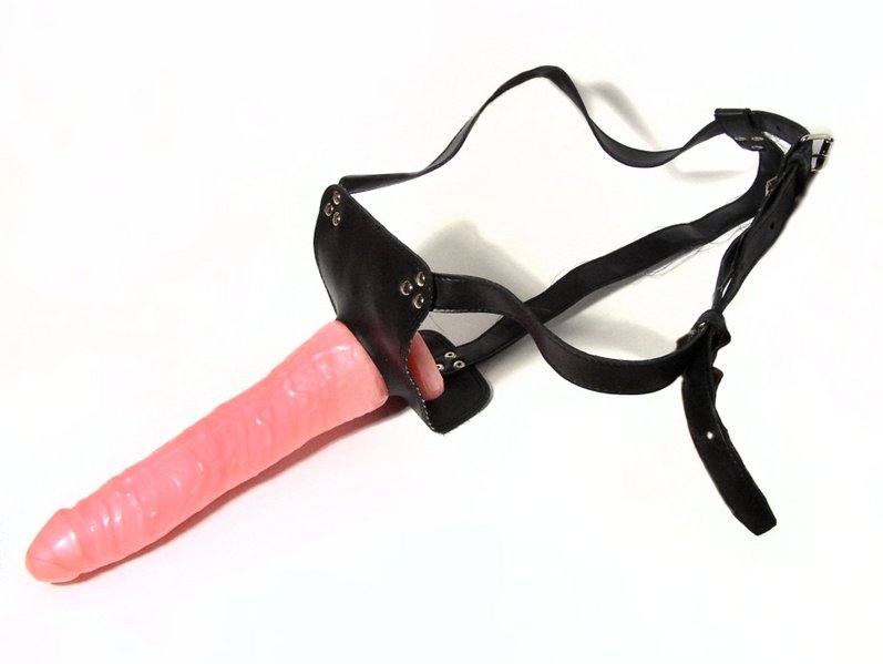 File:2-strap harness with pink dildo 01.jpg